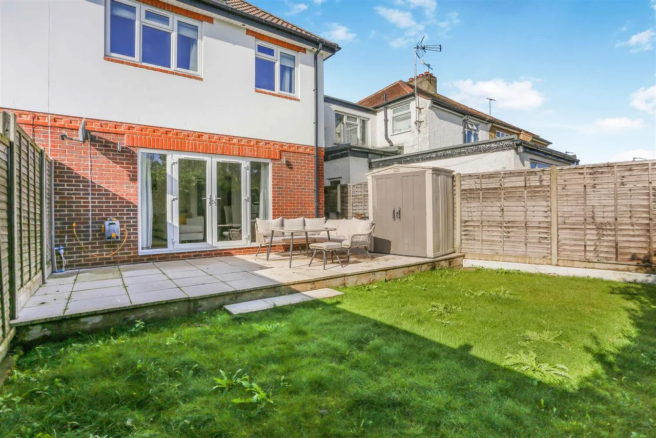 Beverley Road, Whyteleafe, CR3, photo 15
