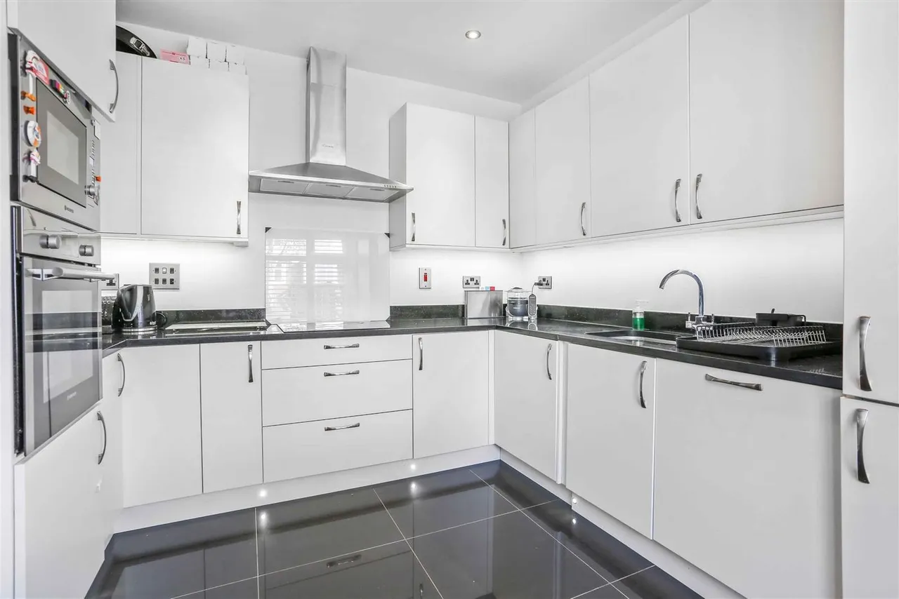 Beverley Road, Whyteleafe, CR3, photo 3