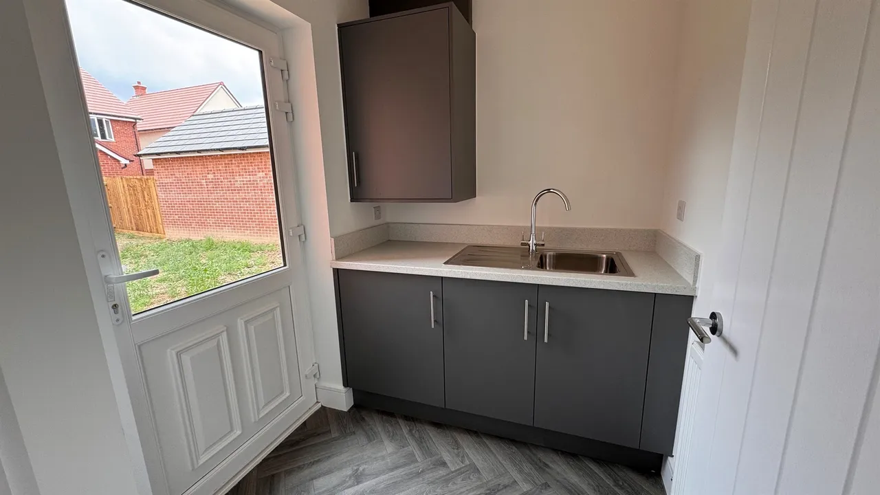 Buckenham Road, Attleborough, photo 8