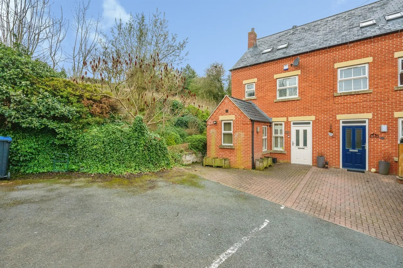 3 bed house for sale — South Street, Ashbourne