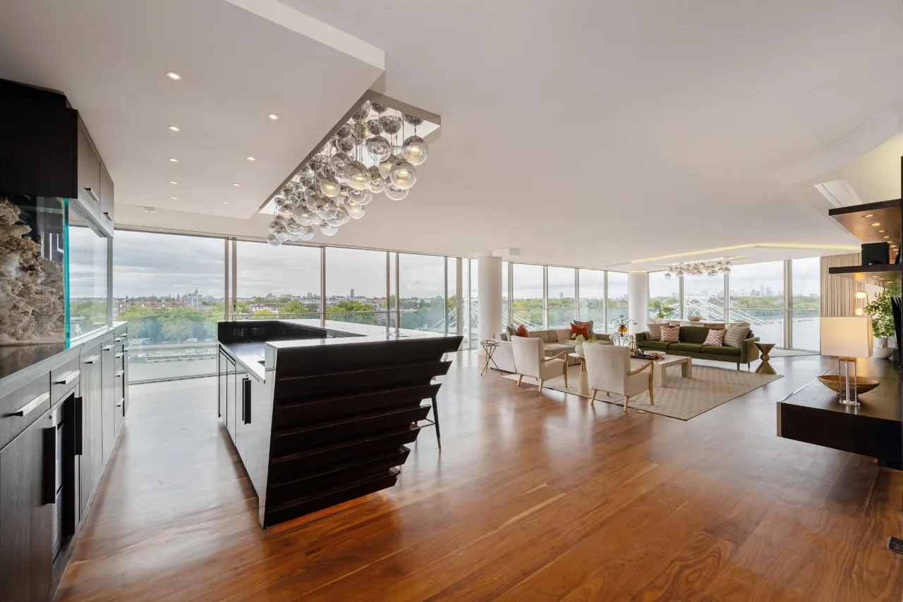 4 bed property for sale, Hester Road, London, SW11