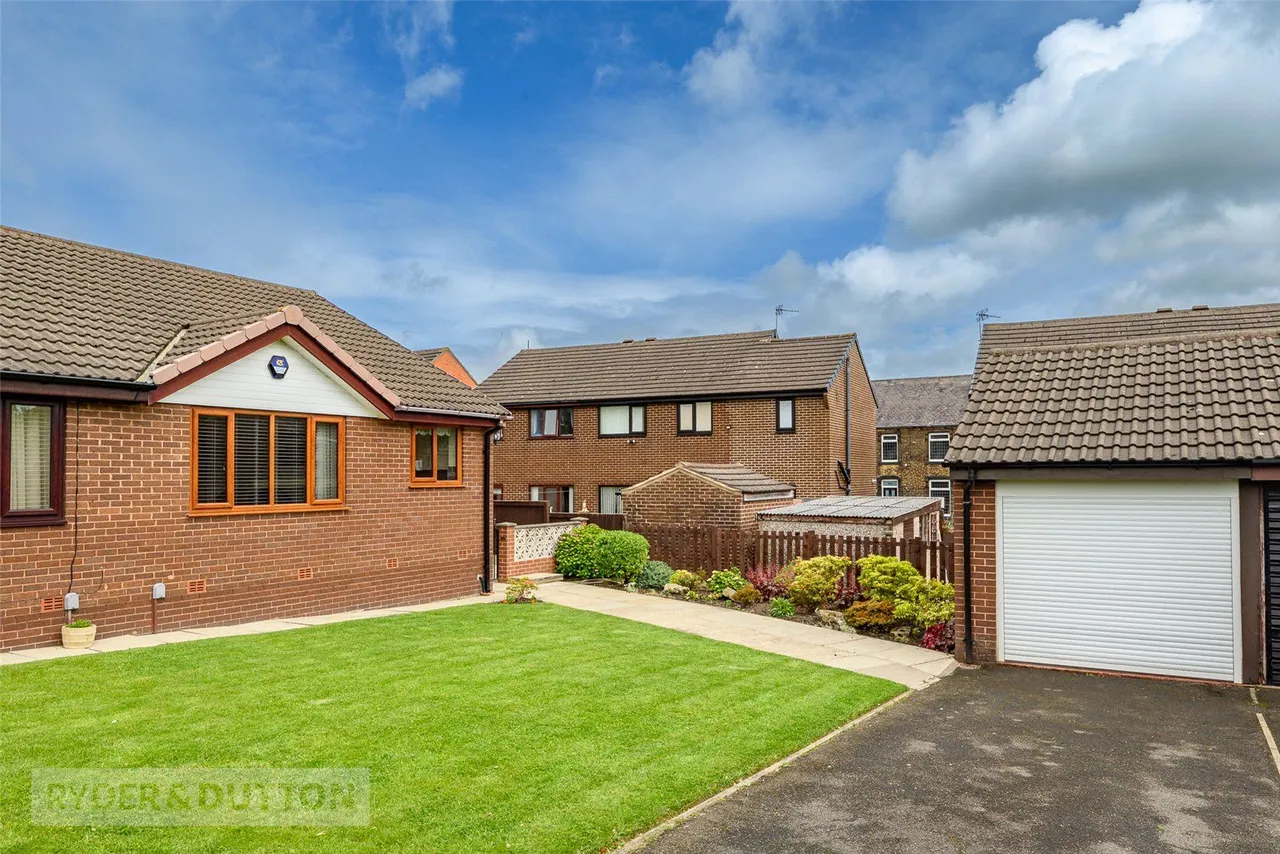 2 bed house for sale, Buttermere Drive, Dalton, HD5
