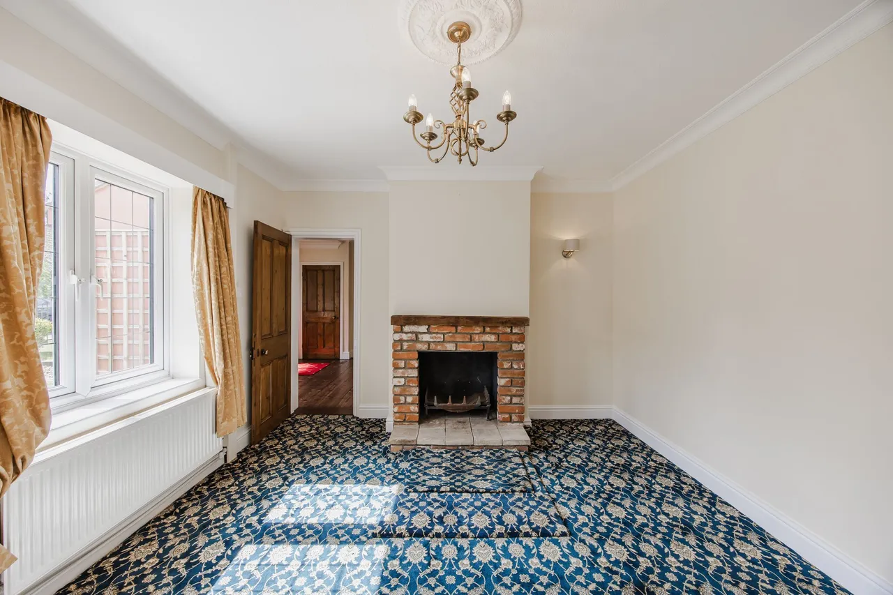 Beautifully Renovated Period Home in, photo 8