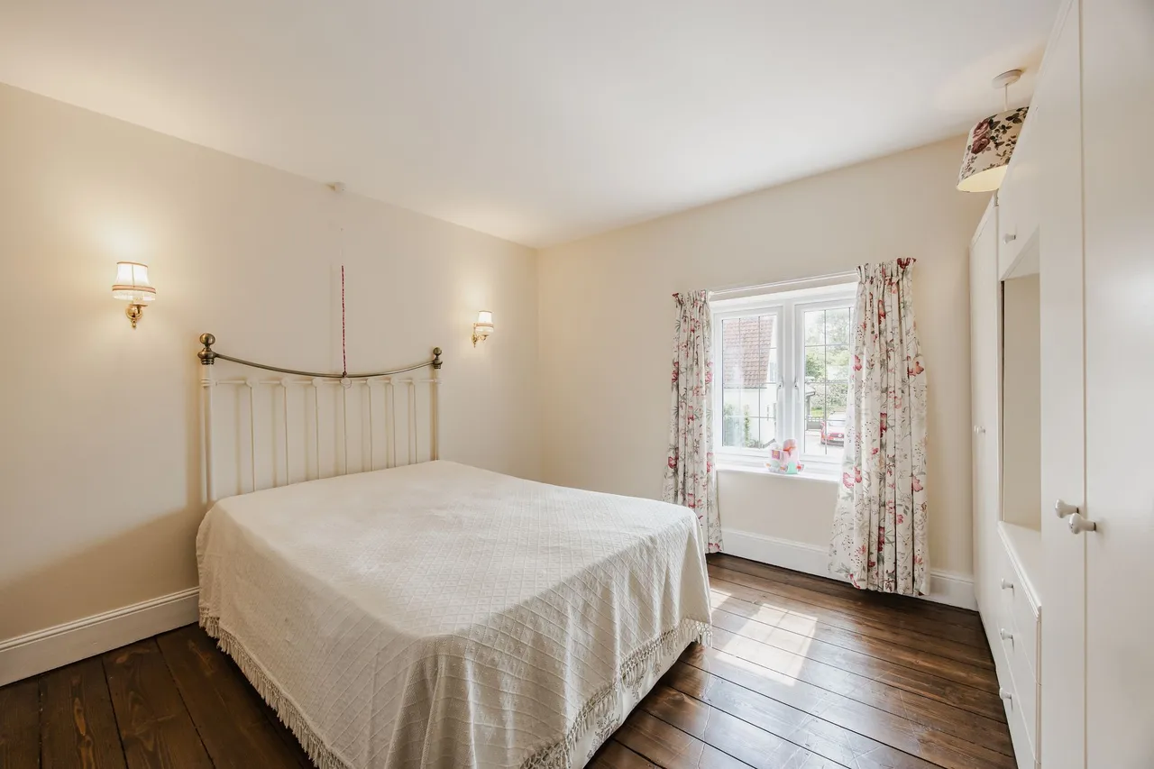Beautifully Renovated Period Home in, photo 11