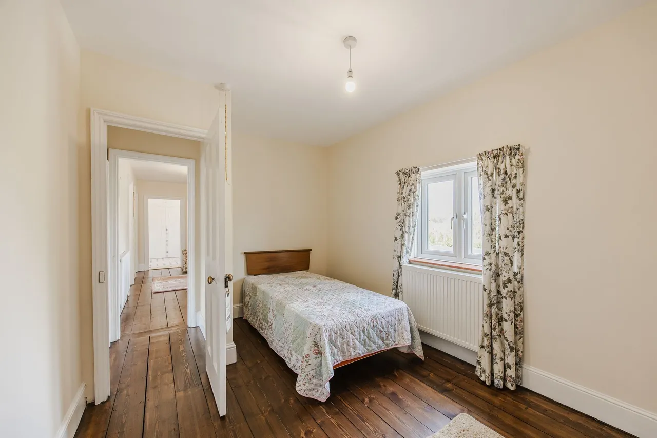 Beautifully Renovated Period Home in, photo 12