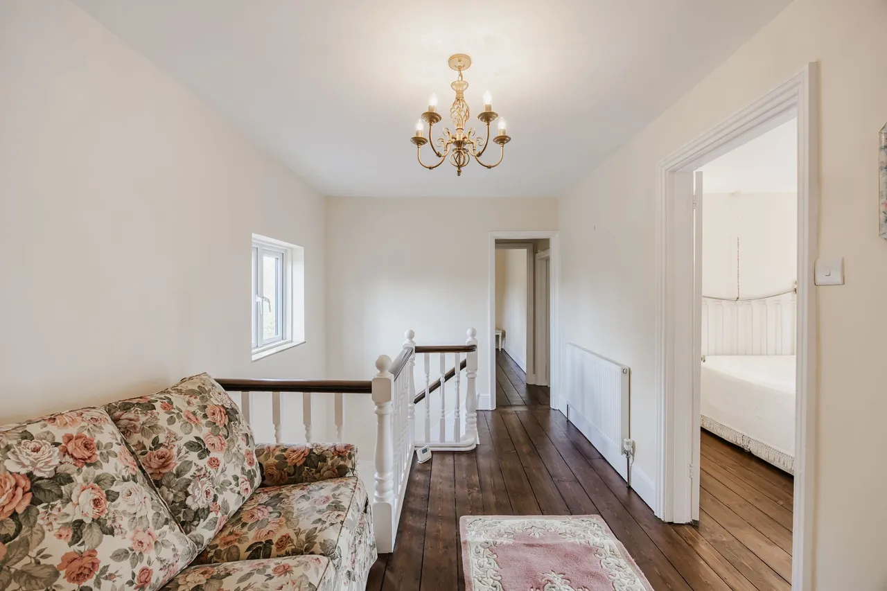 Beautifully Renovated Period Home in, photo 10