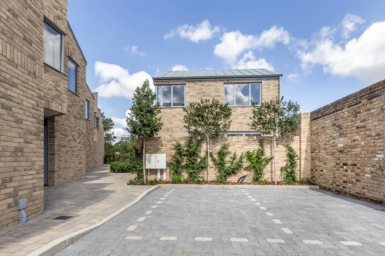 2 bed house for sale, Provender Mews, London, W7