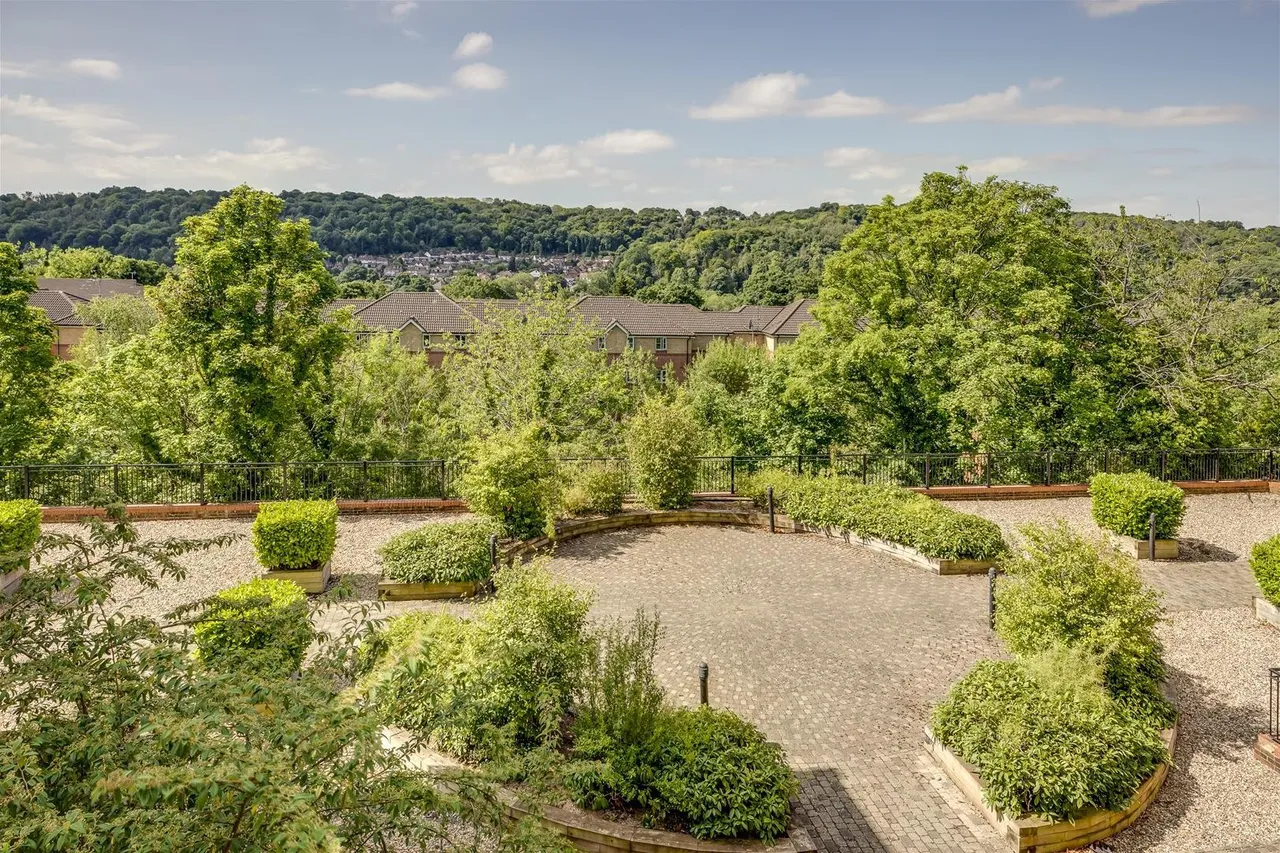 Tadros Court, High Wycombe, HP13, photo 3