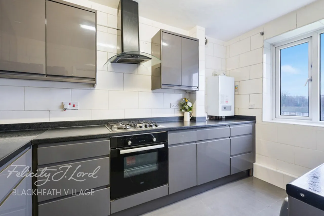2 bed flat for sale, Casterbridge Road, London
