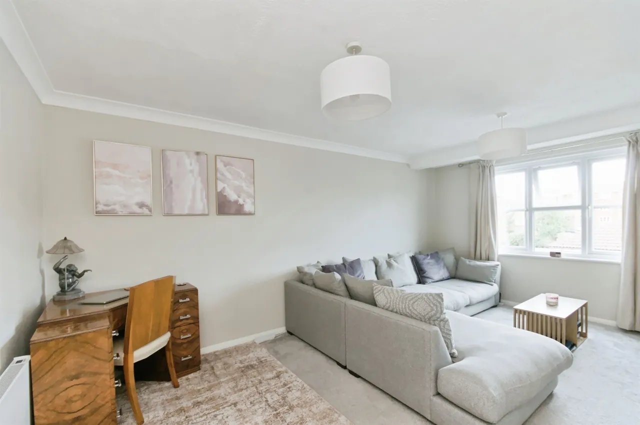 2 bed flat for sale — Hudson Close, Eastbourne