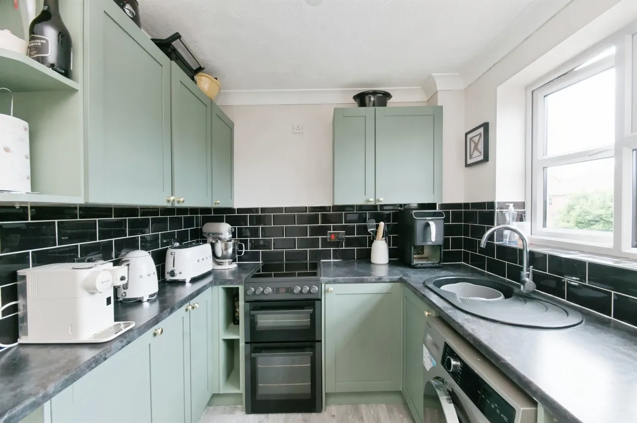 Hudson Close, Eastbourne, photo 2