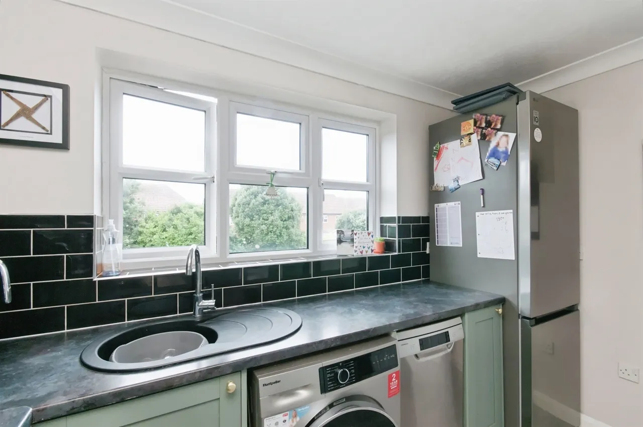 Hudson Close, Eastbourne, photo 4