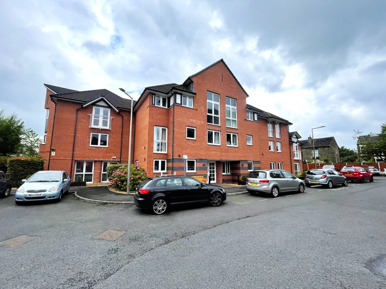 Metcalfe Drive, Romiley, SK6, photo 2