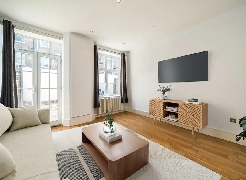 2 bed flat for sale — Stanley Grove, Diamond Conservation Area, SW8