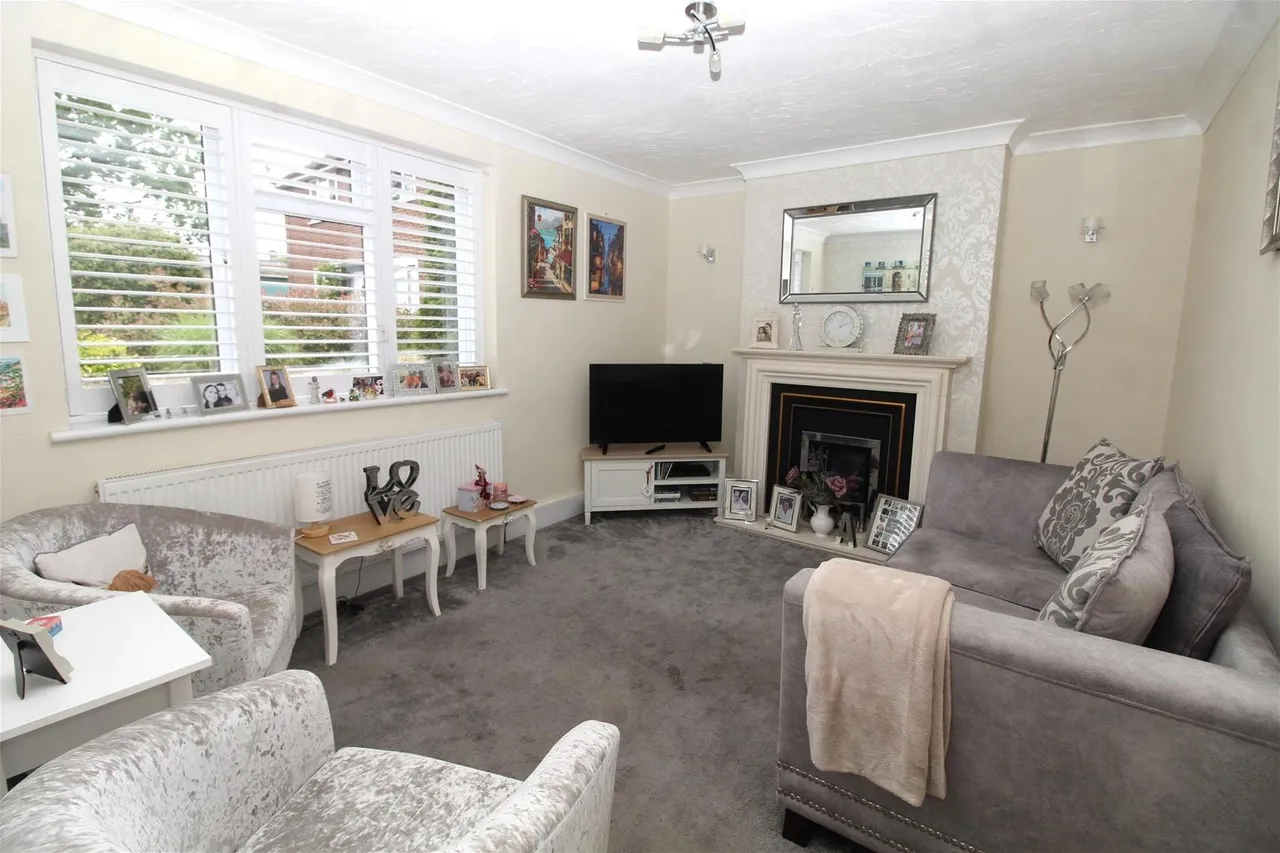 Norman Court, Little Heath, Potters Bar EN6 1HY, photo 3