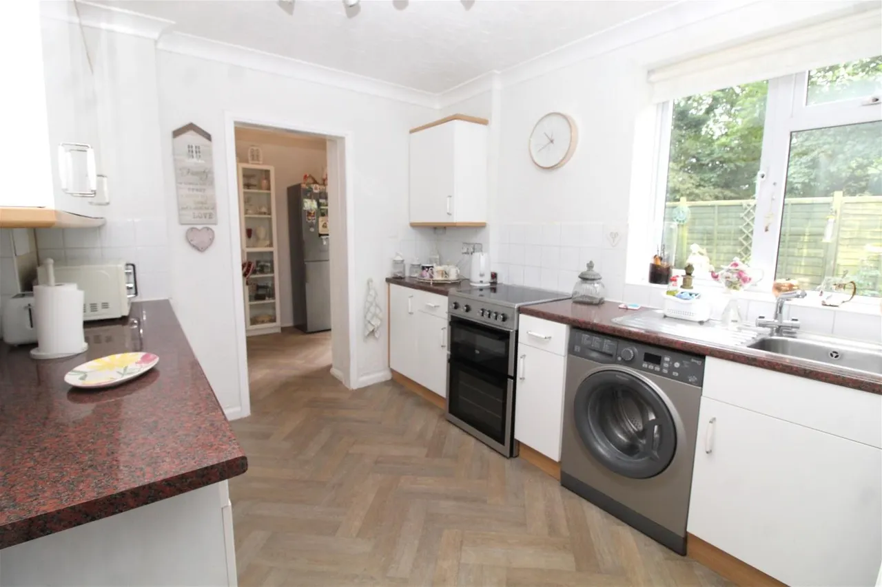 Norman Court, Little Heath, Potters Bar EN6 1HY, photo 4