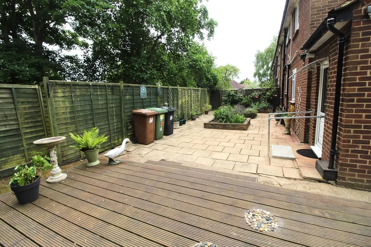 Norman Court, Little Heath, Potters Bar EN6 1HY, photo 10