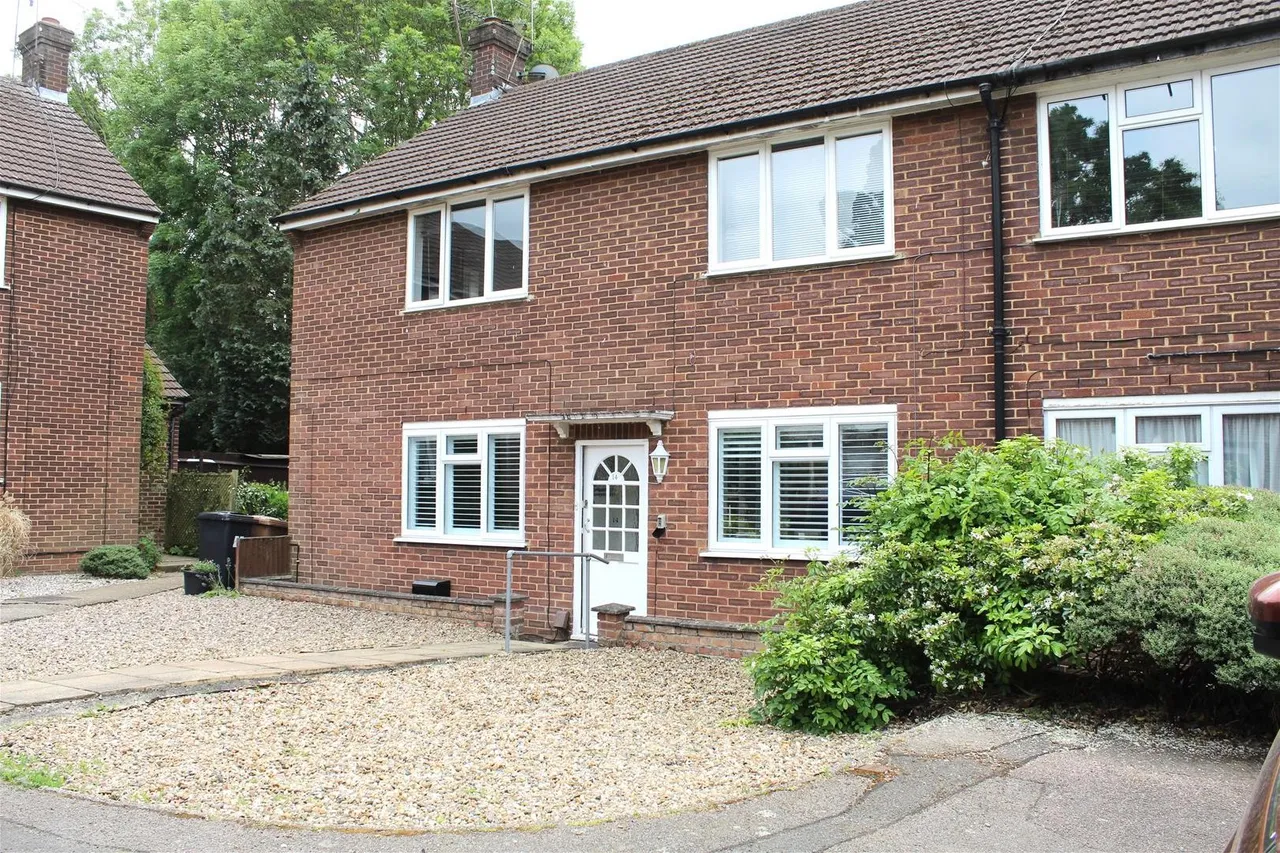 2 bed flat for sale — Norman Court, Little Heath, Potters Bar EN6 1HY