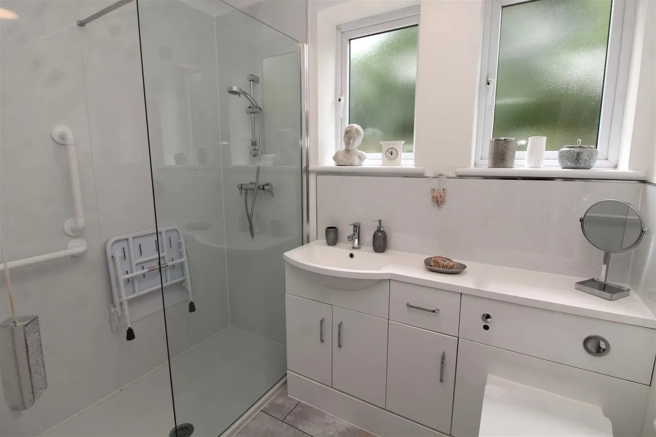 Norman Court, Little Heath, Potters Bar EN6 1HY, photo 8