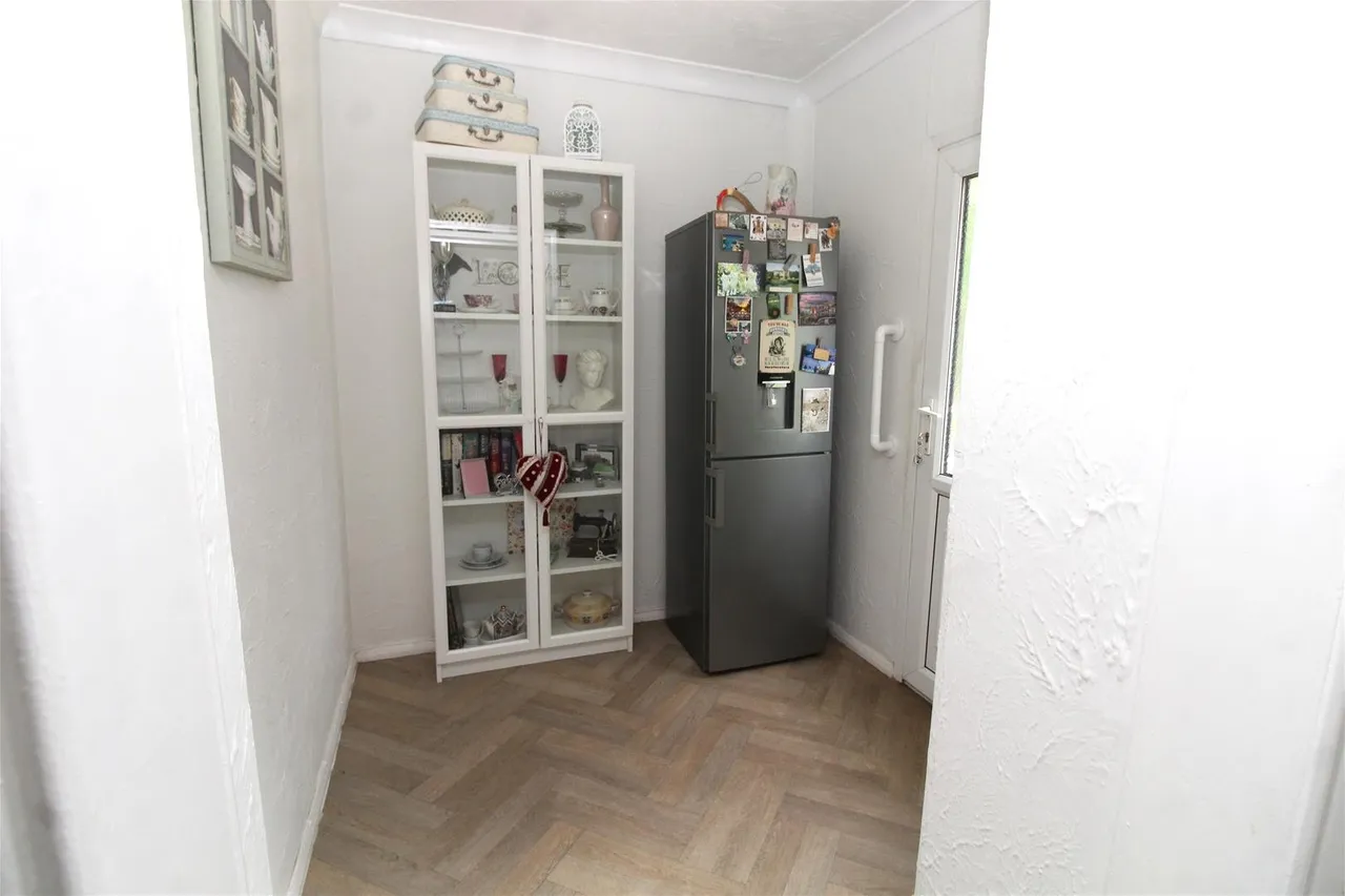 Norman Court, Little Heath, Potters Bar EN6 1HY, photo 14