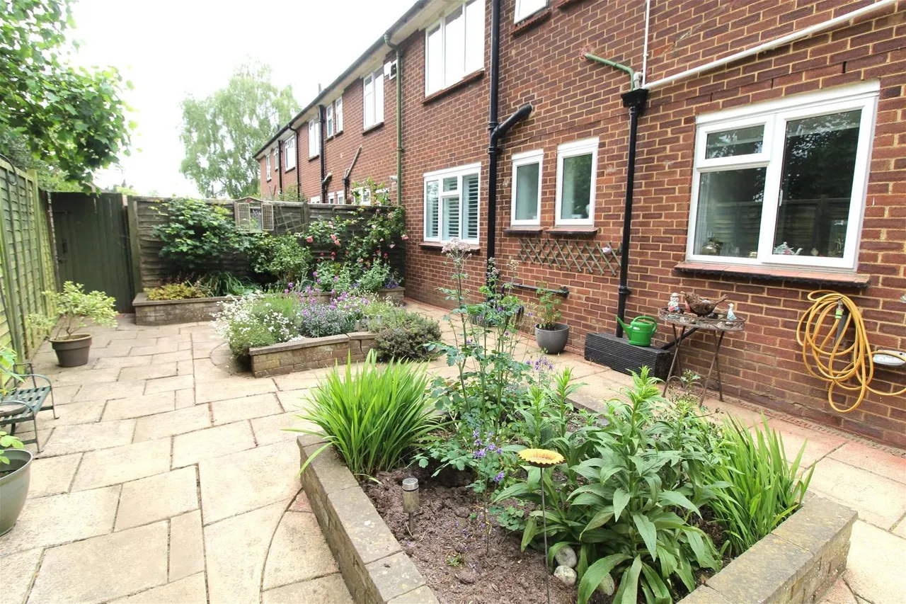 Norman Court, Little Heath, Potters Bar EN6 1HY, photo 18