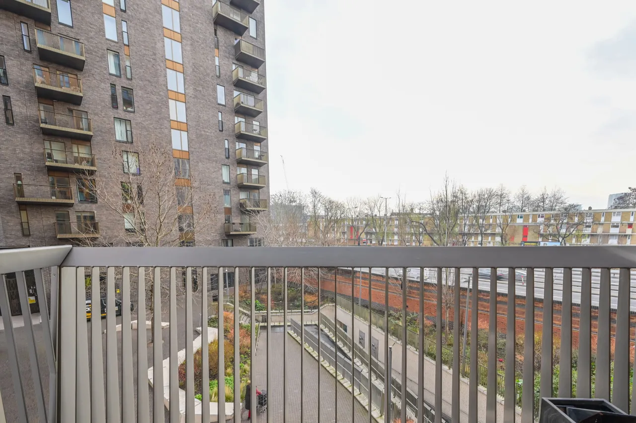 Flat 11, 12 Rathbone Market, Barking Road, London, photo 4