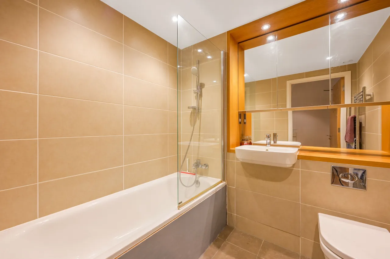 Flat 11, 12 Rathbone Market, Barking Road, London, photo 7