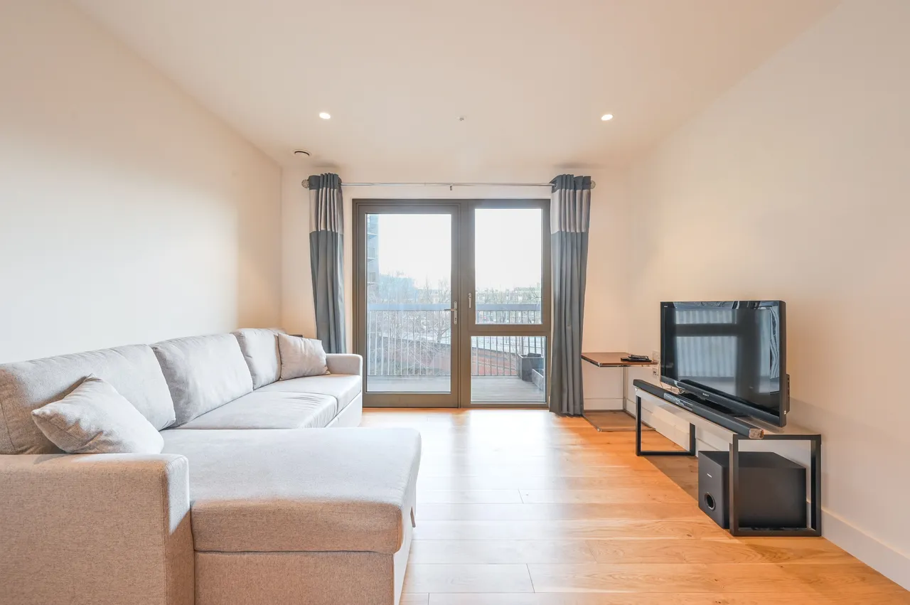 Flat 11, 12 Rathbone Market, Barking Road, London, photo 2