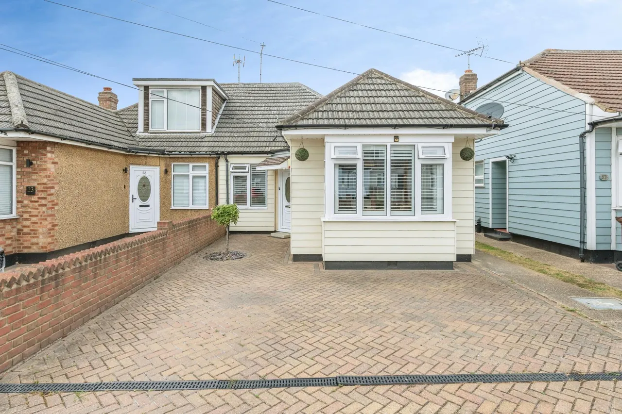 2 bed house for sale, Triton Way, Benfleet, SS7