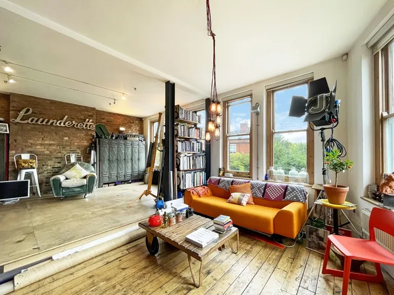 2 bed flat for sale — Winchester Avenue, Queens Park, NW6 7TY