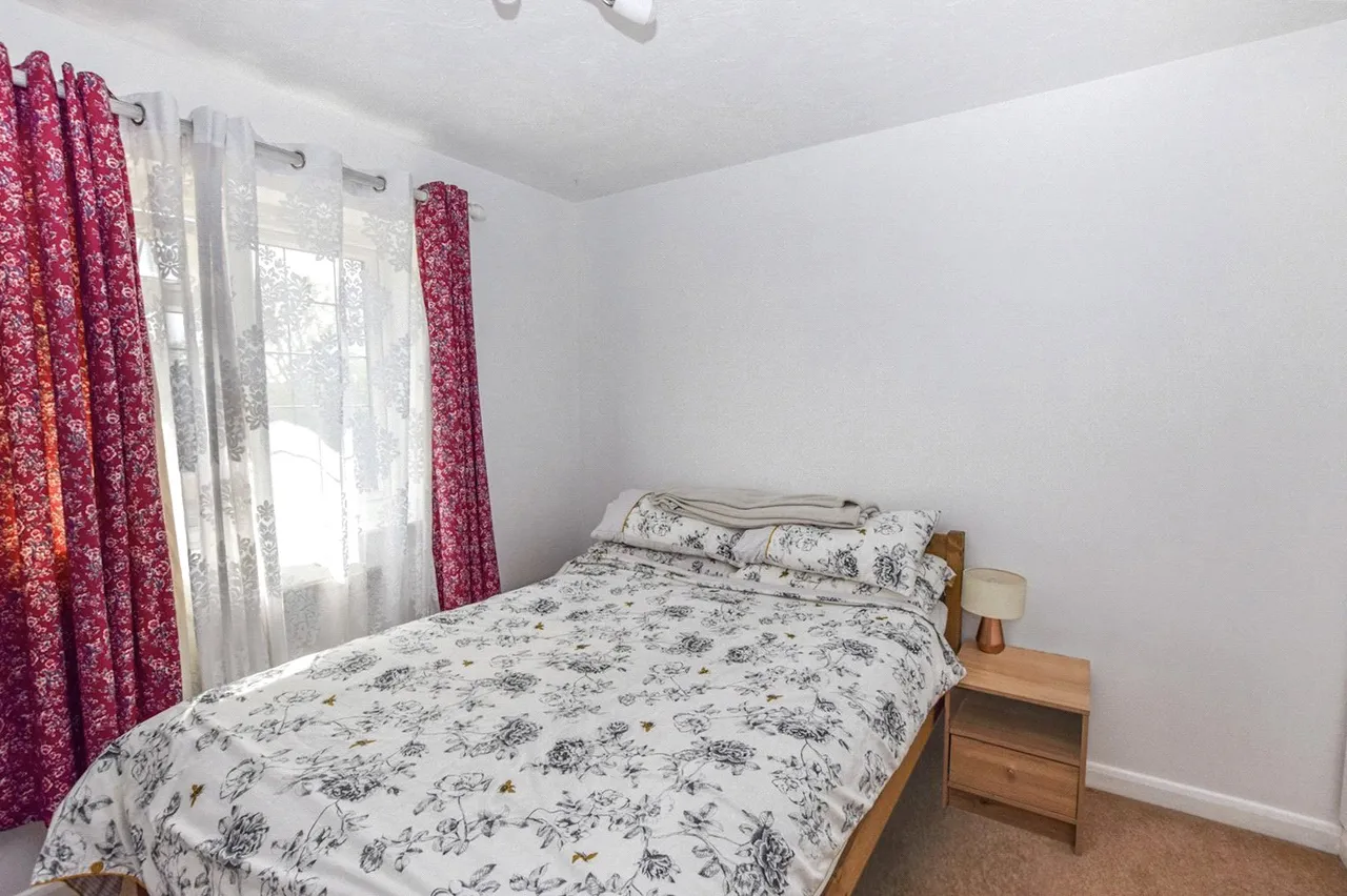 Manor Farm Close, Ash, Guildford, Surrey, GU12 6LE, photo 10