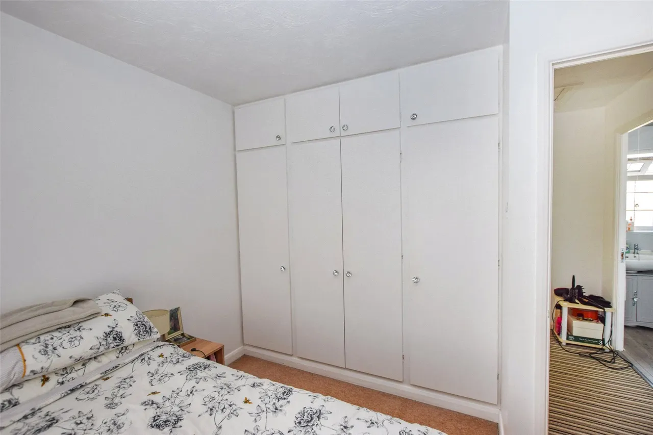 Manor Farm Close, Ash, Guildford, Surrey, GU12 6LE, photo 9