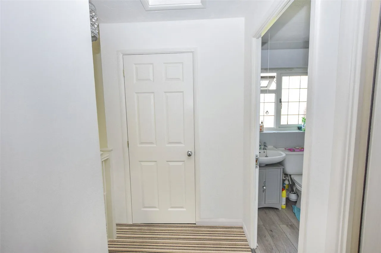 Manor Farm Close, Ash, Guildford, Surrey, GU12 6LE, photo 8