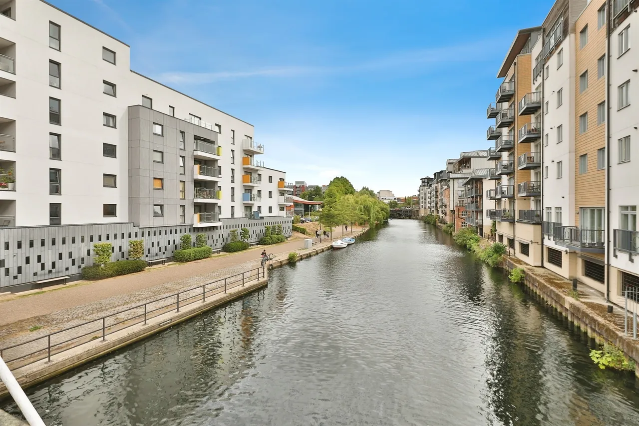 Geoffrey Watling Way, Norwich, photo 12