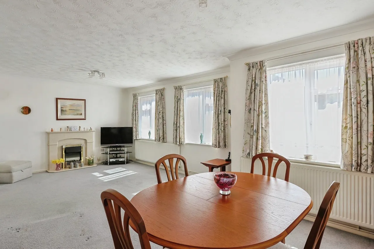 Halstock Crescent, Poole, BH17, photo 9