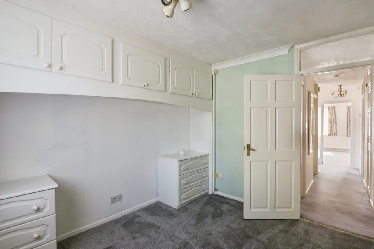 Halstock Crescent, Poole, BH17, photo 6
