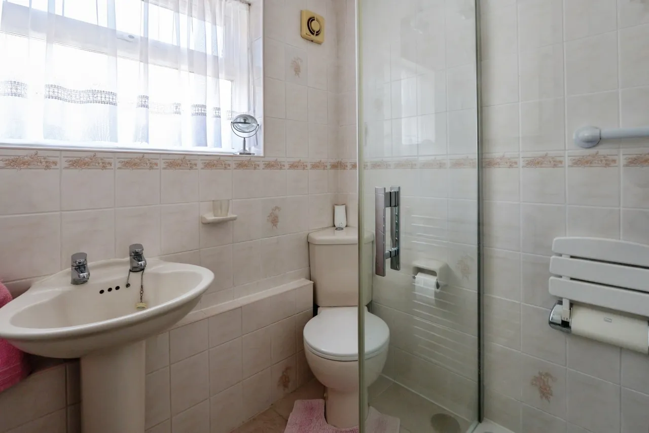 Halstock Crescent, Poole, BH17, photo 15