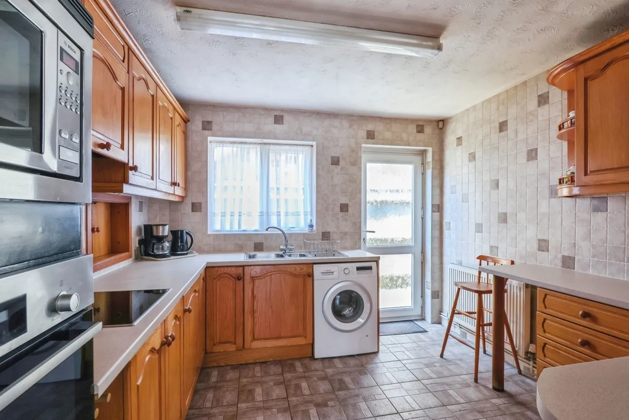 Halstock Crescent, Poole, BH17, photo 12