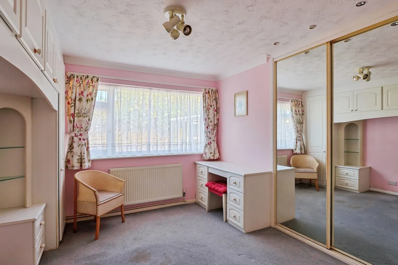 Halstock Crescent, Poole, BH17, photo 5