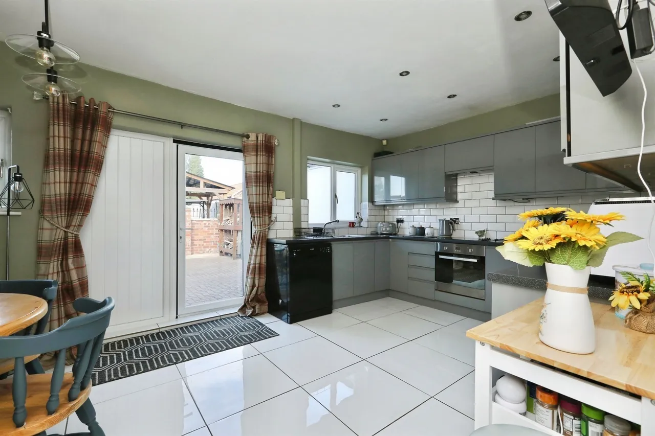 Howville Avenue, Hatfield, Doncaster, photo 2