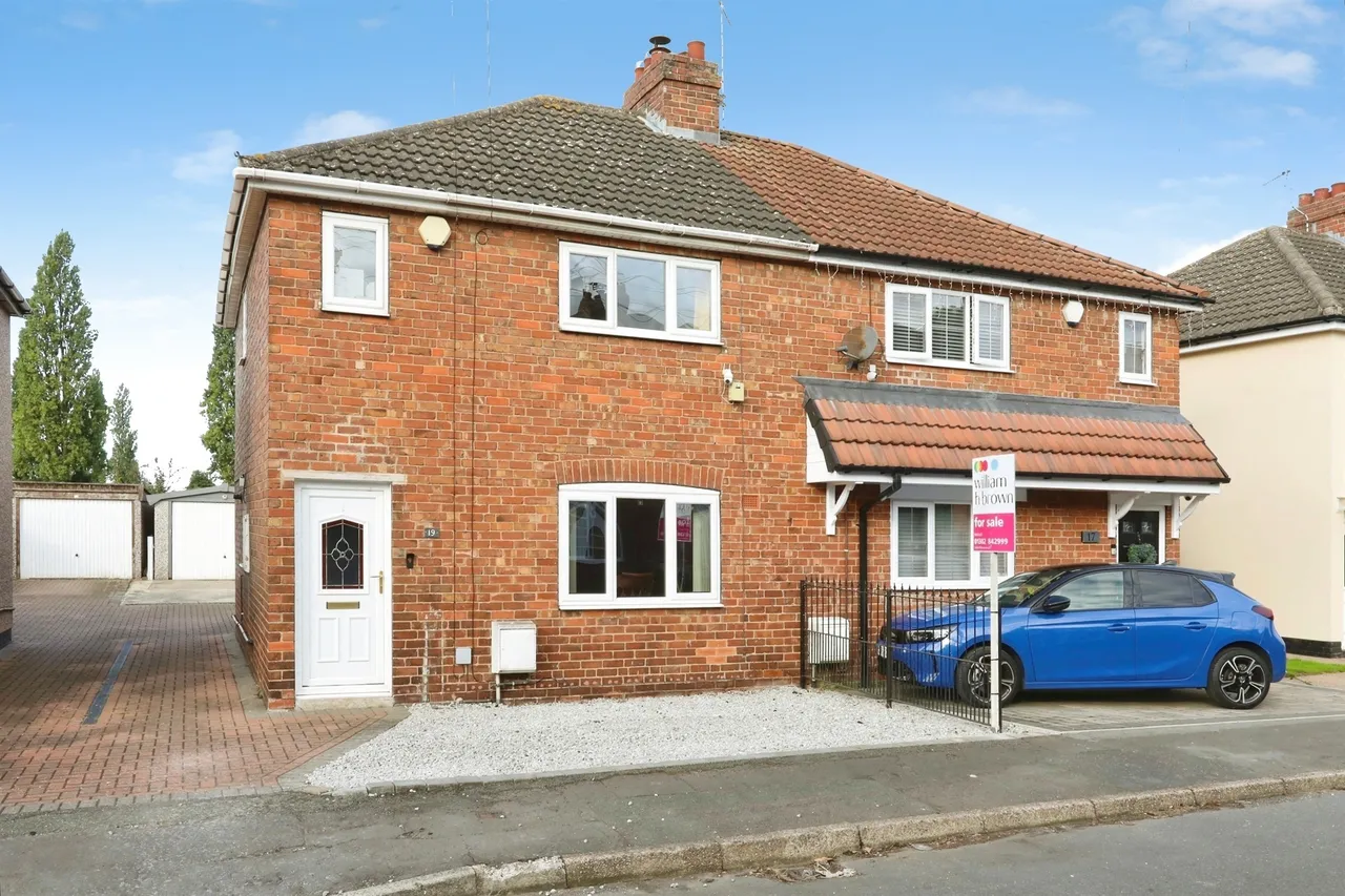 2 bed house for sale — Howville Avenue, Hatfield, Doncaster
