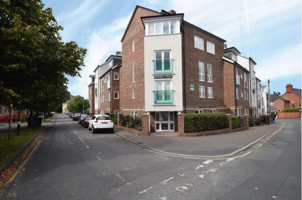 2 bed flat for sale, Mill Street, Whitchurch