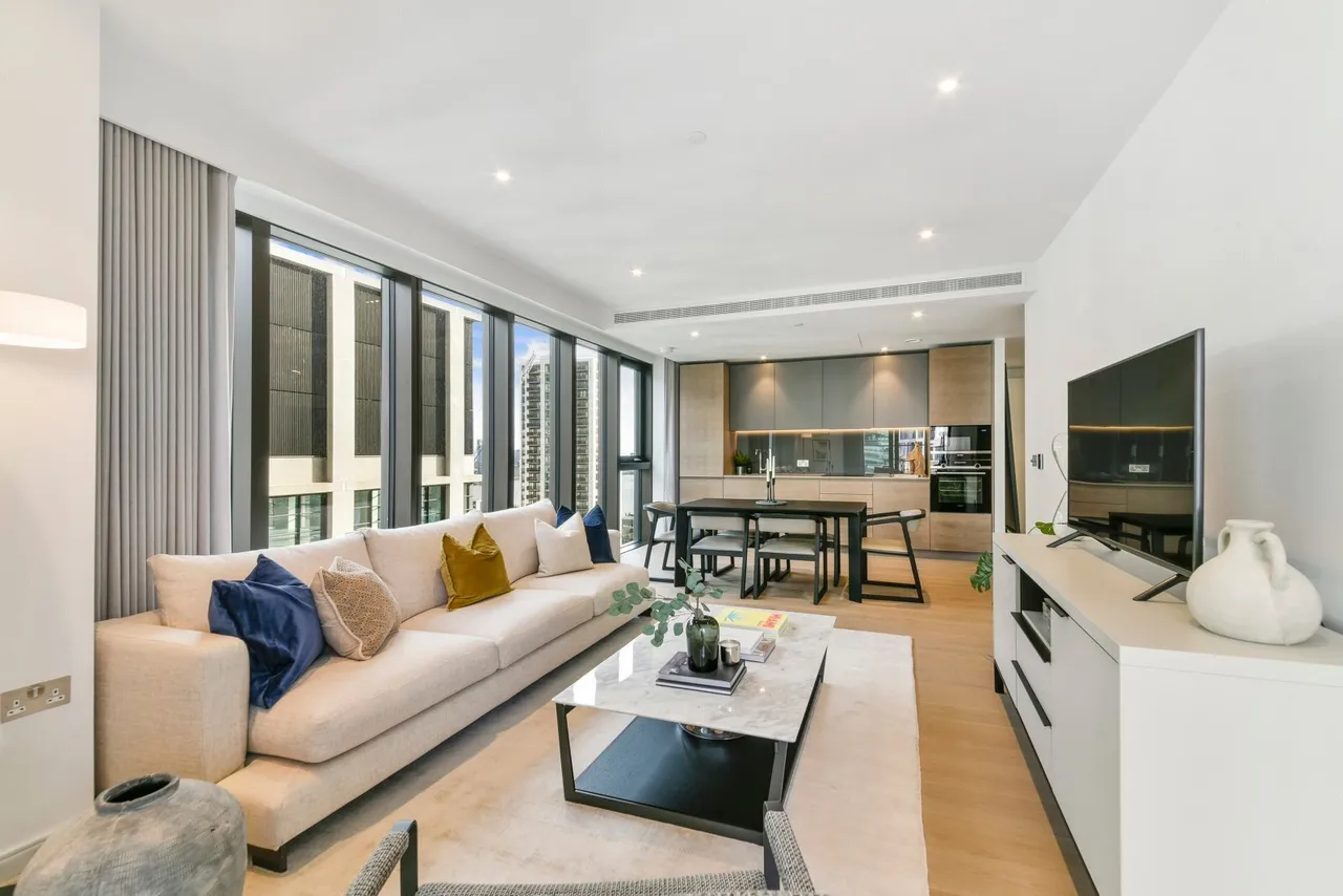 2 bed flat to rent, George Street, London, E14