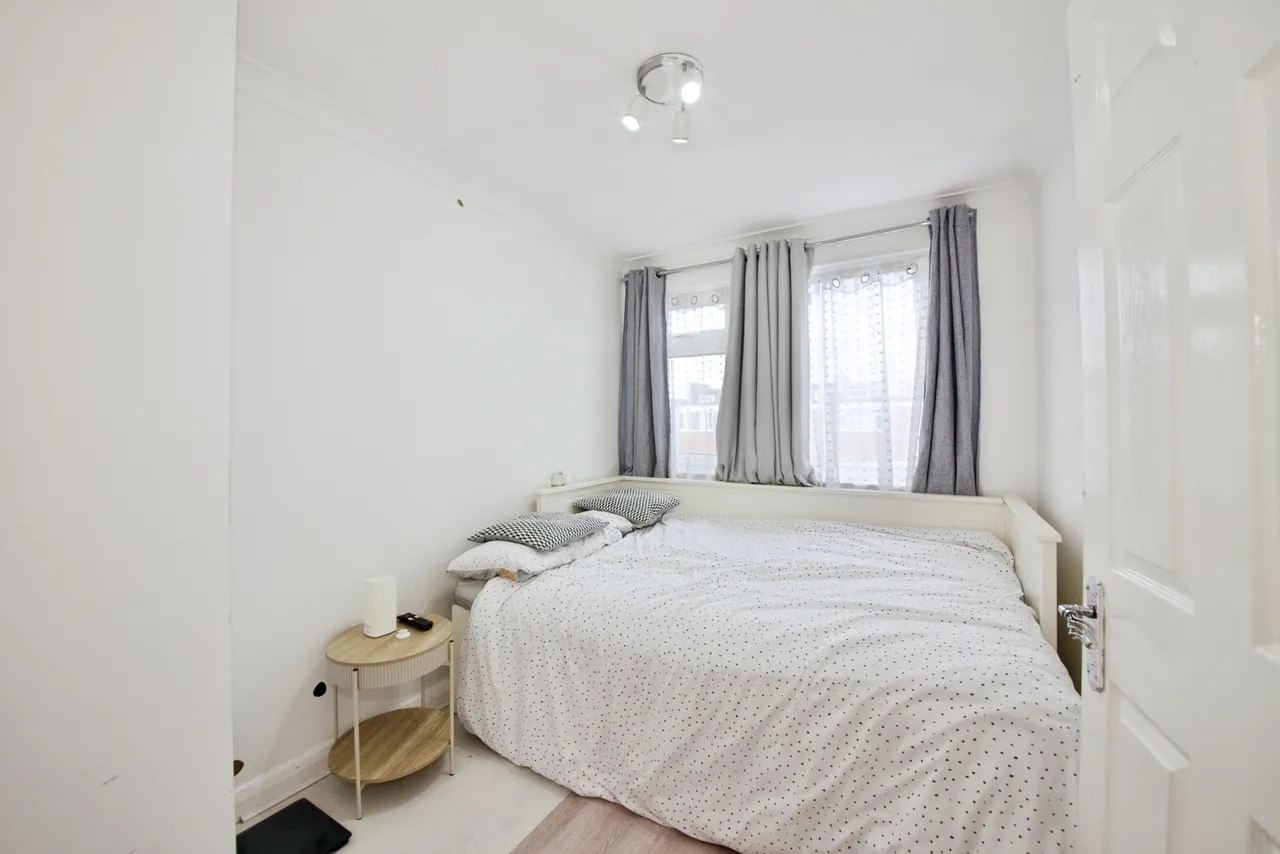 Rowan Way, Romford, RM6, photo 13
