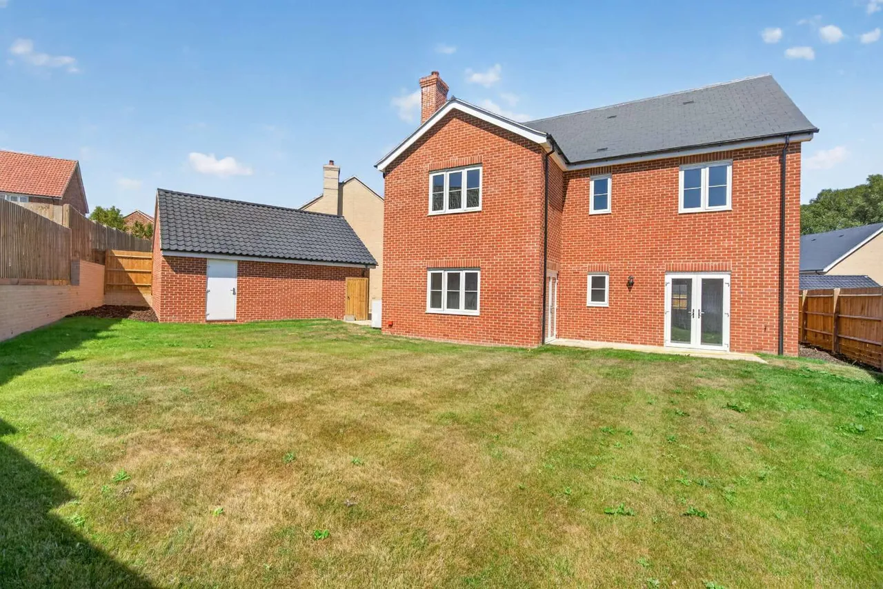 Fallows Watch, Duck Street, Little Easton, Dunmow, CM6 2JE, photo 7