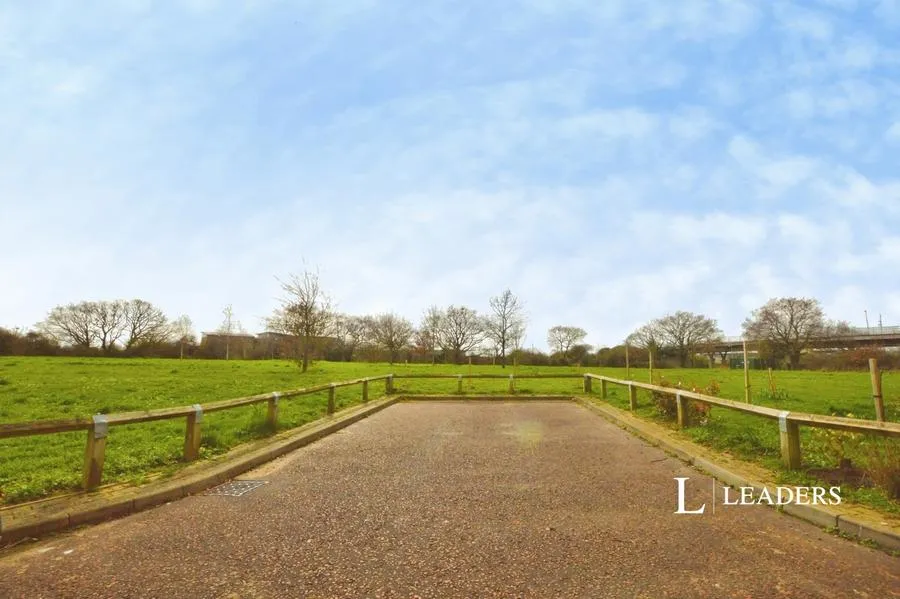Valentinus Crescent, Colchester, CO2, photo 2