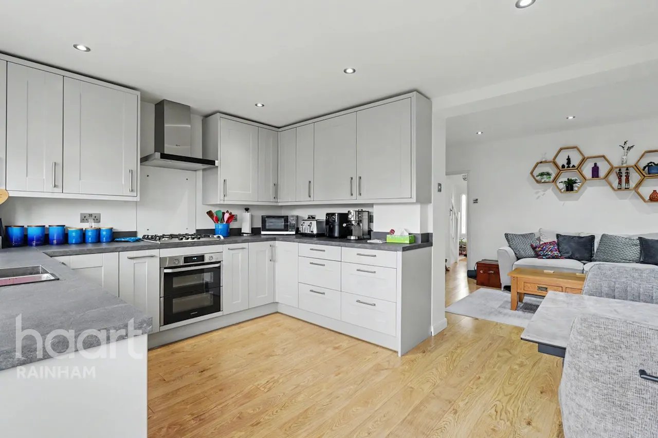 South End Road, Rainham, RM13, photo 8