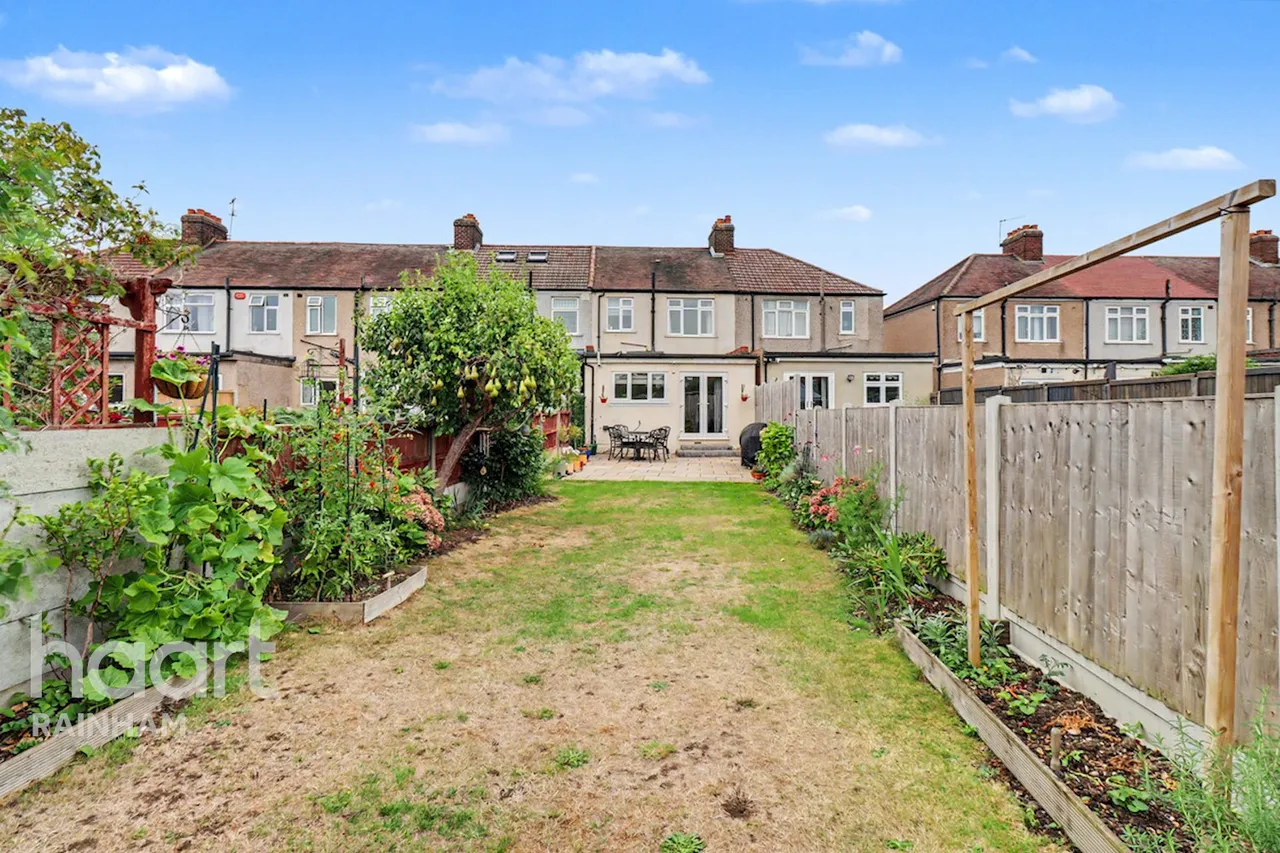 3 bed house for sale, South End Road, Rainham, RM13
