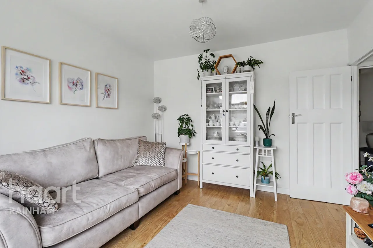 South End Road, Rainham, RM13, photo 4