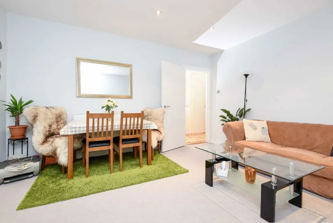 St. James's Drive, SW12, photo 5